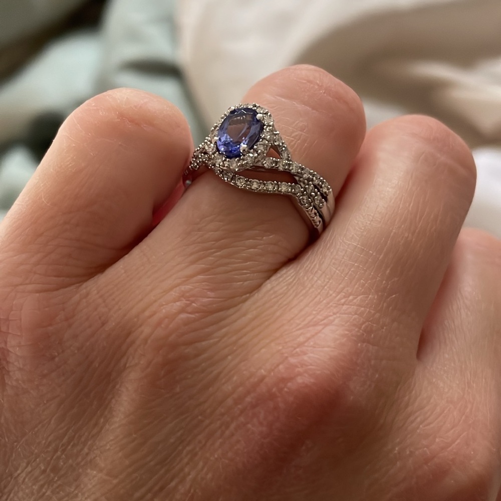 Size 7 10k gold tanzanite ring set! New never worn! - Picture 4 of 5